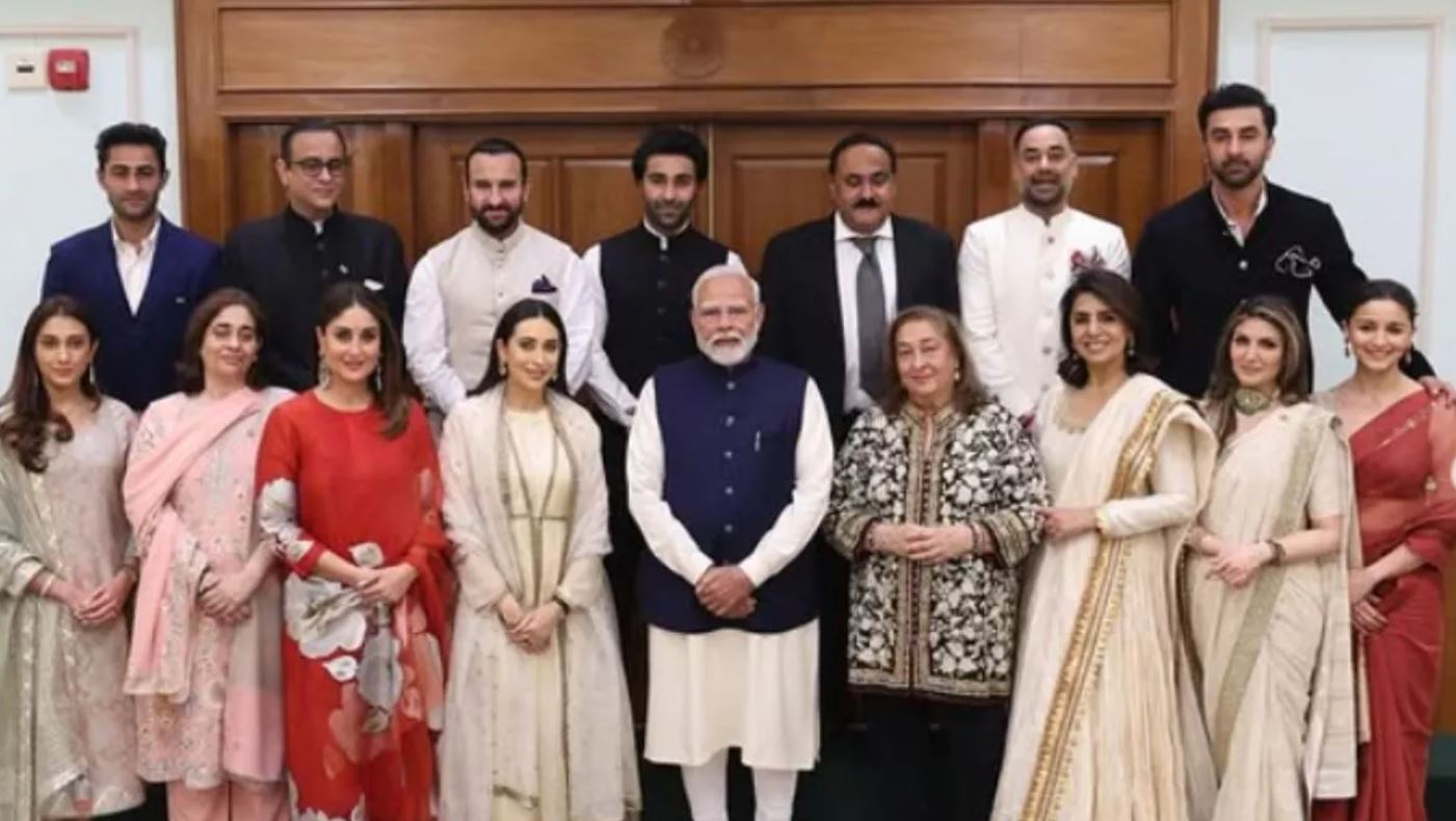 PM Narendra Modi with Raj Kapoor Family